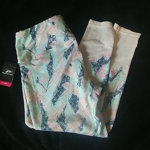 Ladies mesh leg Capri yoga pants